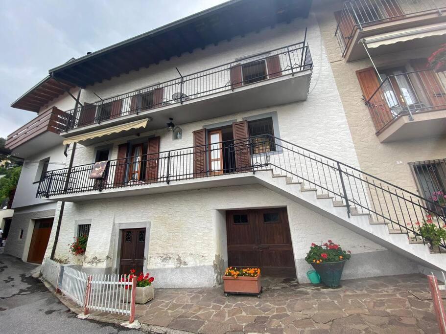 Casa Vacanze Il Pettirosso. Pisogne Exterior photo